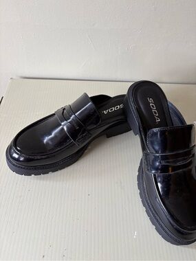 Soda Black Patent faux Leather Chunky Slip-On Loafers Sz 8.5